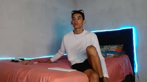 Snapshot of paulosex12 chatting on October 23, 12:01 am paulosex12 online show from October 23, 12:01 am