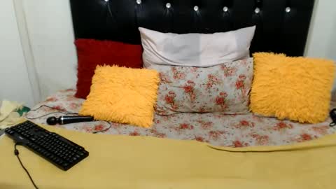peachesx25 online show from June 7, 7:19 pm