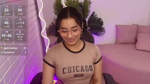 peachy_tay online show from December 18, 2:23 pm