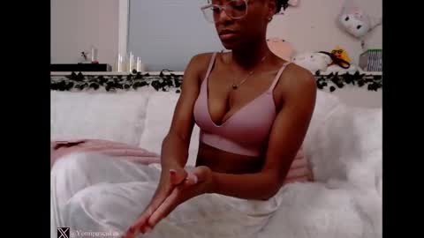 peachypeachgirl online show from February 8, 4:03 am