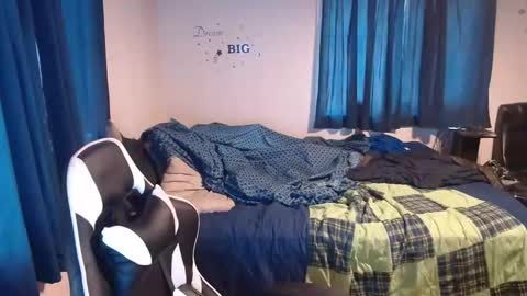 pecker40 online show from January 5, 8:00 pm