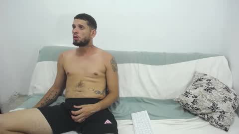 independent model online show from October 24, 3:35 pm