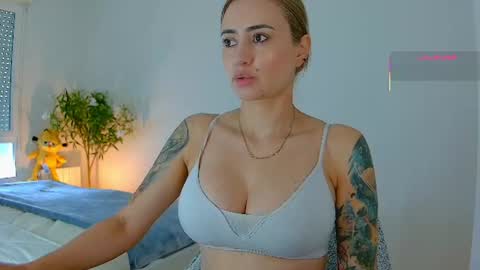 Hi Im Penelope  better vibrations  1111 online show from June 13, 10:36 am