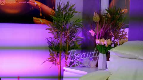 Dee online show from October 30, 4:18 pm