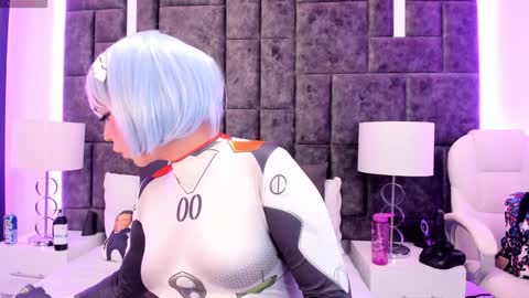 Snapshot of petit_rosseowo chatting on January 24, 11:12 pm Im Rosse but u can call me Rossie or Rosita . online show from January 24, 11:12 pm