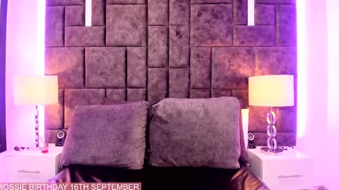 Snapshot of petit_rosseowo chatting on September 16, 4:21 pm Im Rosse but u can call me Rossie or Rosita . online show from September 16, 4:21 pm