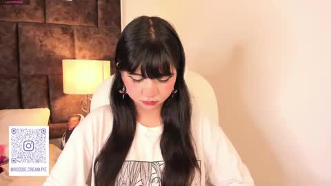 Snapshot of petit_rosseowo chatting on February 17, 12:54 am Im Rosse but u can call me Rossie or Rosita . online show from February 17, 12:54 am