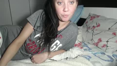 petite_danielle online show from October 18, 5:11 am