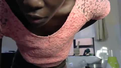 Snapshot of petite_lavi2 chatting on March 5, 5:50 am petite_lavi2 online show from March 5, 5:50 am