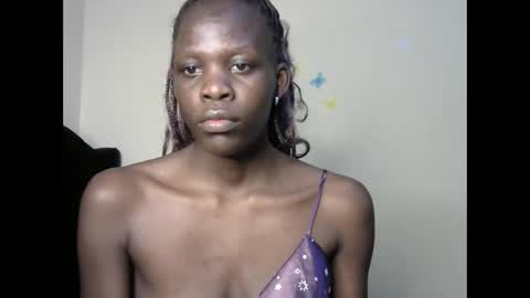 Snapshot of petite_lavi2 chatting on December 12, 10:02 am petite_lavi2 online show from December 12, 10:02 am