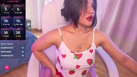 Snapshot of petite_molly_ chatting on October 20, 1:16 pm petite_molly_ online show from October 20, 1:16 pm
