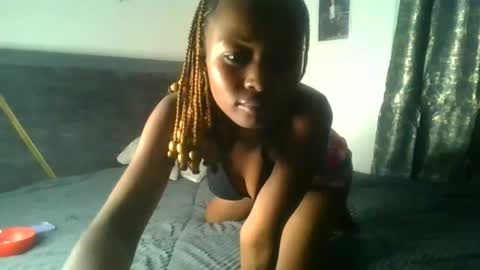 petite_queen69 online show from June 13, 11:26 pm