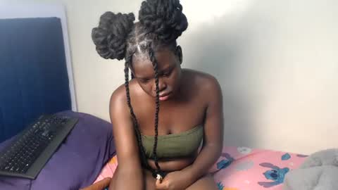 petitebeautyy online show from June 9, 2:39 pm