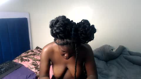 petitebeautyy online show from June 6, 3:07 pm