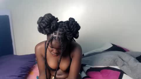 petitebeautyy online show from June 11, 2:22 am