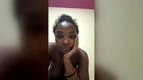 petitebih online show from April 4, 5:20 pm