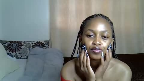 Snapshot of petitecaramell chatting on October 13, 12:07 pm Caramel online show from October 13, 12:07 pm