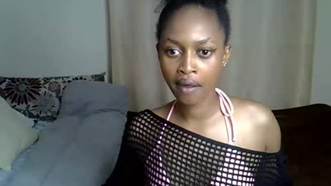 Snapshot of petitecaramell chatting on October 10, 4:24 pm Caramel online show from October 10, 4:24 pm