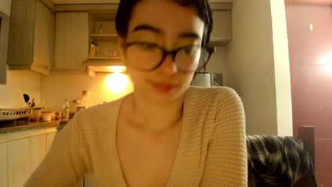 Lunna online show from April 6, 1:25 am