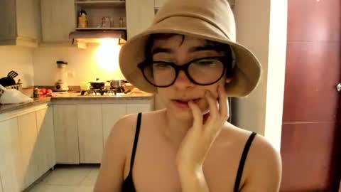 Lunna online show from June 30, 4:01 am