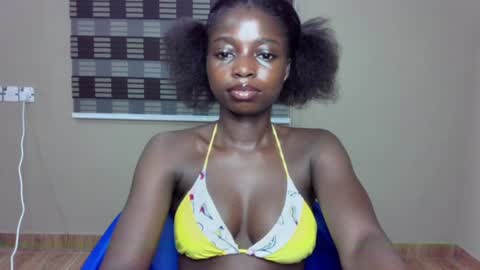 petitexxebony online show from July 20, 7:37 pm