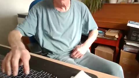 petitwilly online show from April 28, 9:46 am