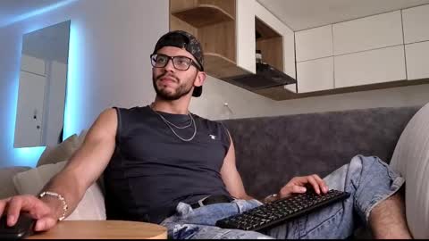 phantom_bigger1 online show from December 21, 7:20 pm