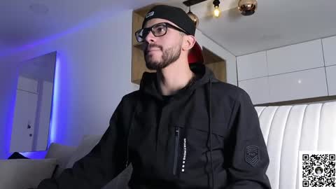 phantom_bigger1 online show from February 14, 3:20 am