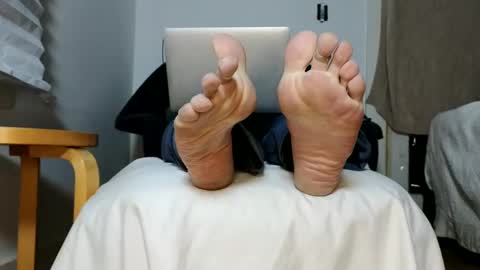 Snapshot of phattbooty80 chatting on December 13, 1:04 am TheSkyeWoods online show from December 13, 1:04 am