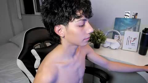 Phil.   INDEPENDENT MODEL online show from January 8, 6:19 am