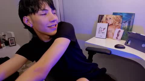 Phil.   INDEPENDENT MODEL online show from March 22, 2:48 am