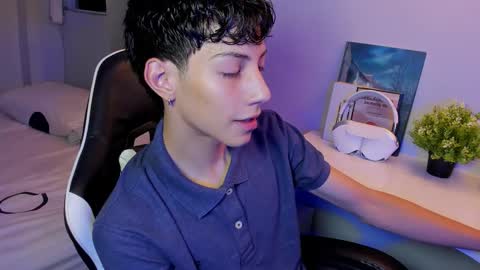 Phil.   INDEPENDENT MODEL online show from October 14, 5:32 am