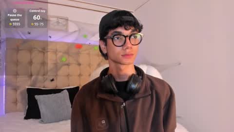 Phillip online show from October 15, 12:03 am