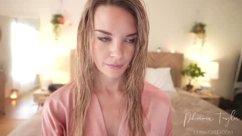 PHOENIX TAYLOR online show from November 27, 6:15 pm