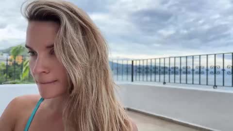 PHOENIX TAYLOR online show from October 6, 2:46 pm