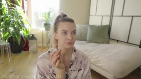 PHOENIX TAYLOR online show from February 9, 12:06 am