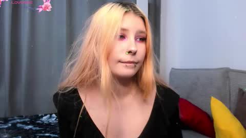 Phoenixvale Pls follow me online show from November 29, 3:09 pm