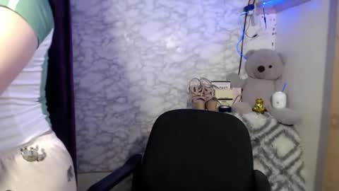 Ms Pia online show from March 3, 6:04 pm