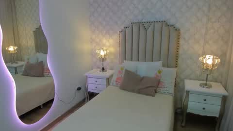    online show from March 27, 11:22 am