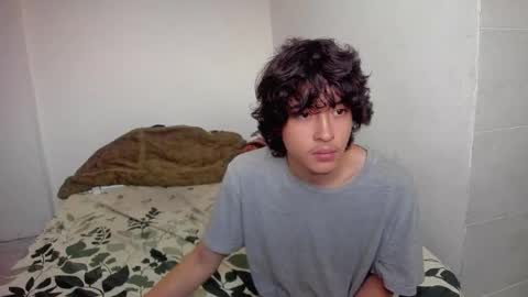 picaszomilos350 online show from November 21, 1:42 pm