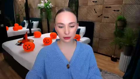 Emelie online show from October 30, 6:41 pm