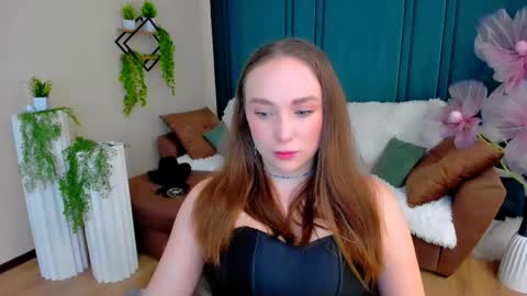 Emelie online show from June 4, 7:31 pm