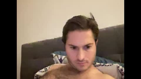 Snapshot of pierrot462900 chatting on December 4, 6:33 pm pierrot462900 online show from December 4, 6:33 pm