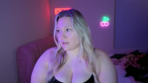 Piggy Rose online show from January 8, 1:33 am