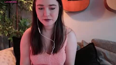 PilloGoddess online show from March 18, 6:19 am