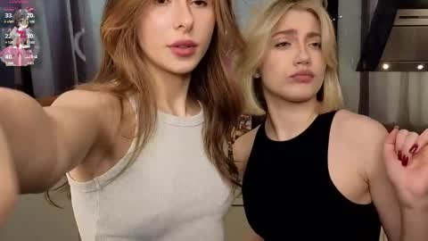 Snapshot of pinkadele chatting on March 11, 11:23 am Adele online show from March 11, 11:23 am