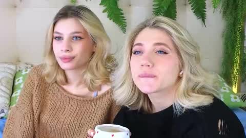 Snapshot of pinkadele chatting on October 28, 9:43 am Adele online show from October 28, 9:43 am