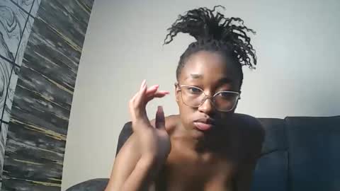 PinkyAura online show from February 13, 9:18 pm