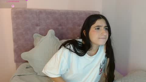 Perla online show from March 30, 3:45 pm