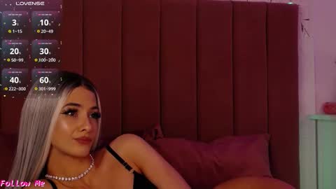 Pinky online show from March 4, 7:55 pm